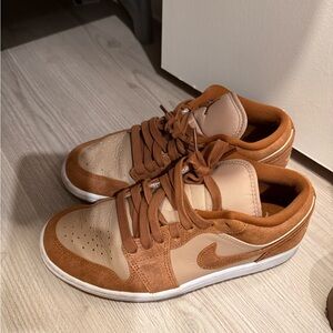 Nike Chestnut and Beige Sneakers